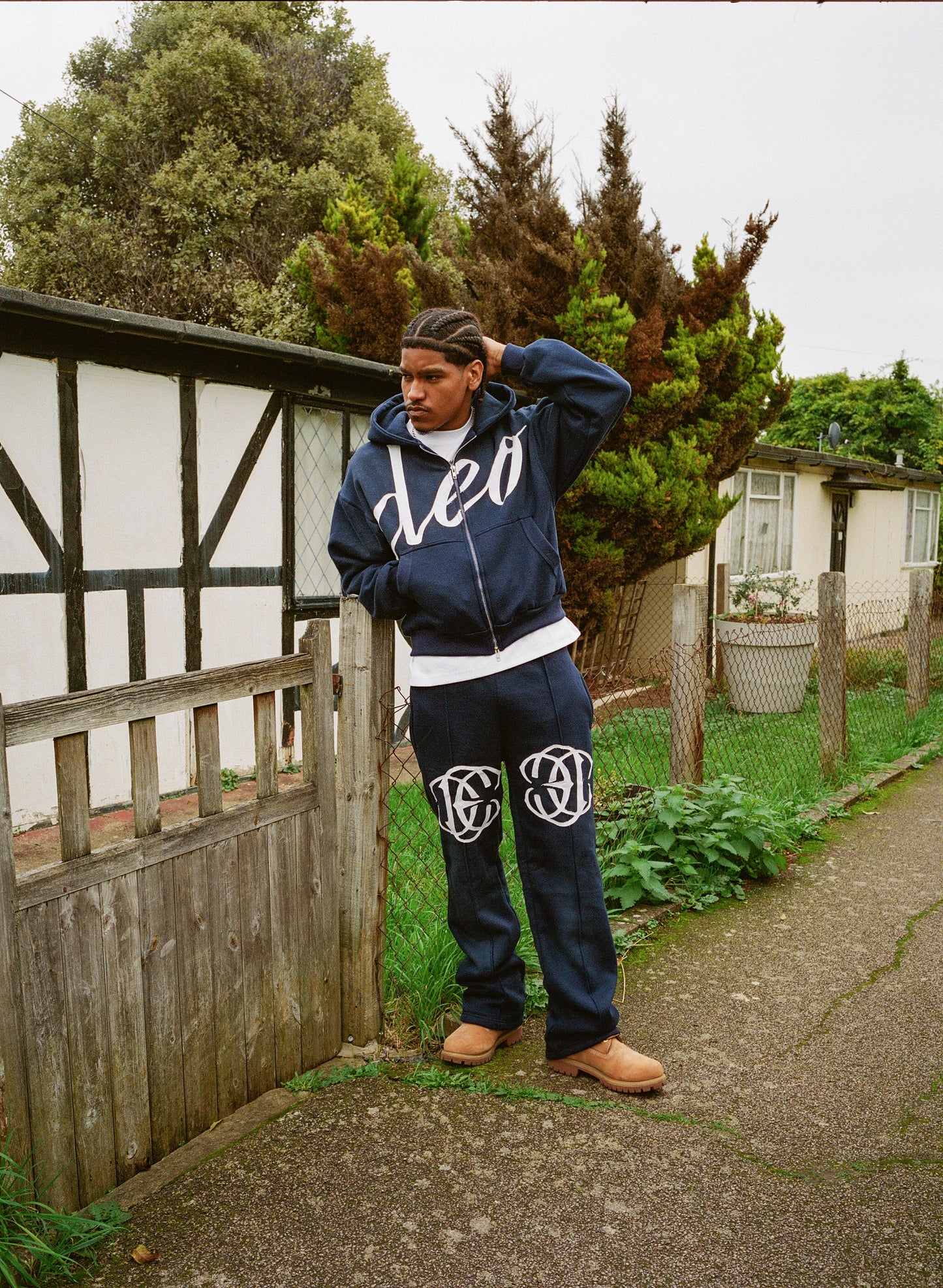 DEO DISTRESSED JOGGERS