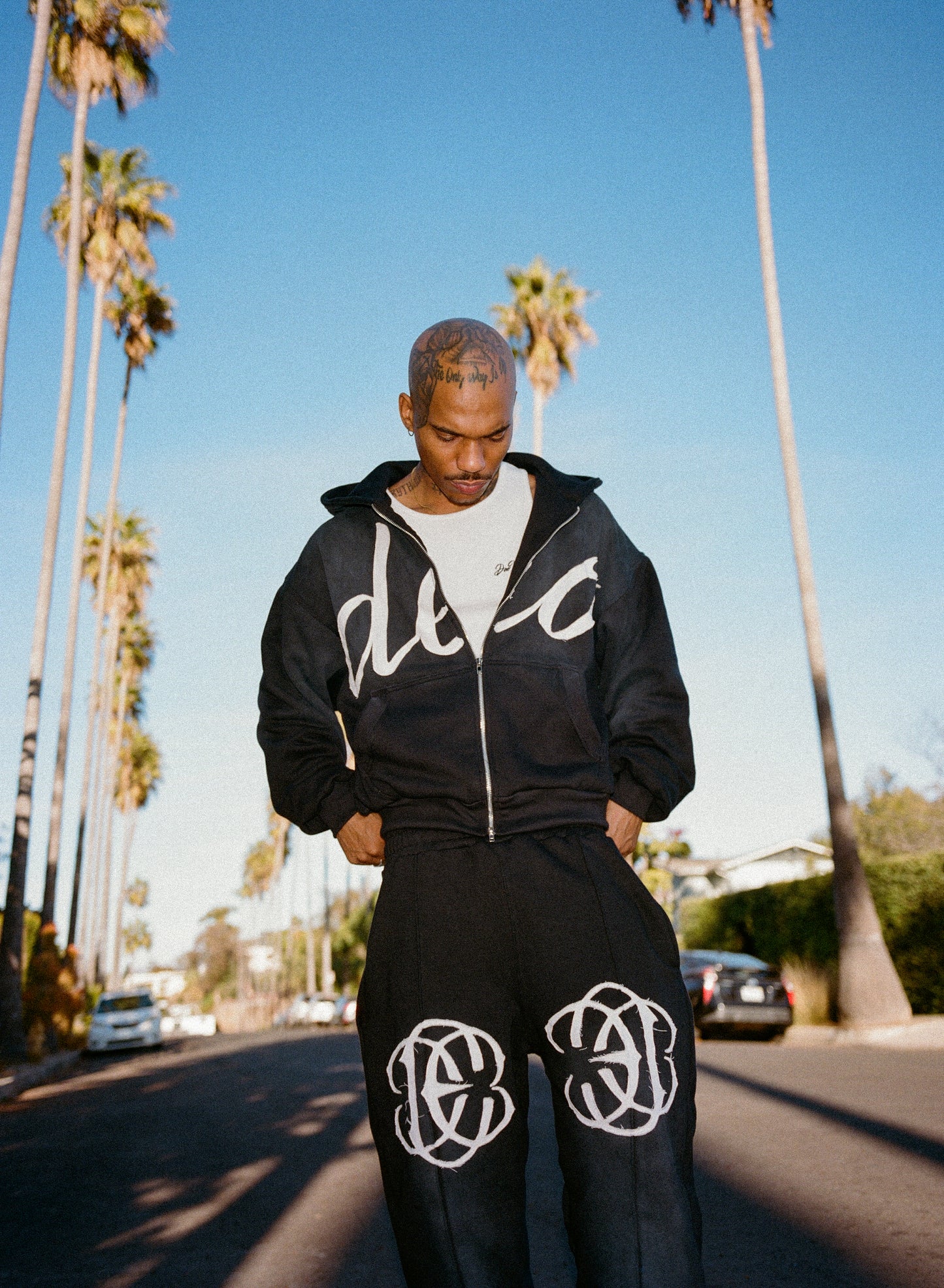 DEO DISTRESSED HOODIE BLACK