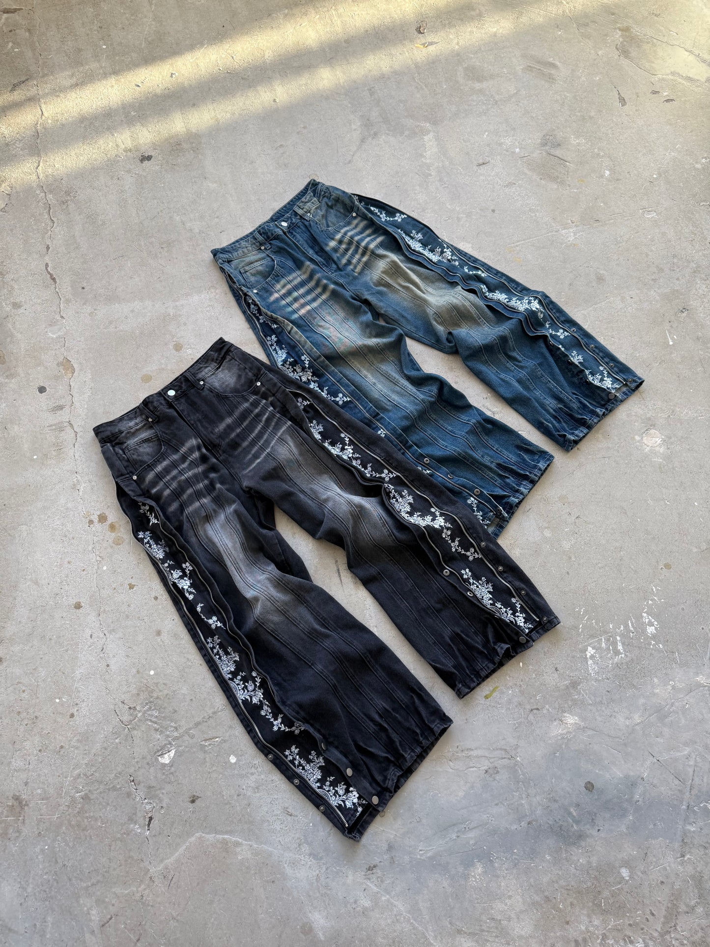 FLORAL ZIP JEANS